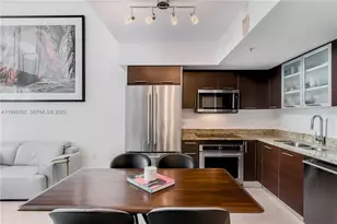 41 SE 5th St, Miami, FL 33131 - Photo 11