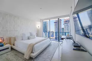 68 SE 6th St, Miami, FL 33131 - Photo 13