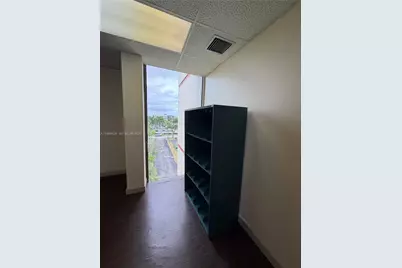 101 NW 167th St, North Miami Beach, FL 33169 - Photo 11