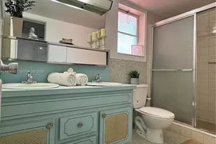 18707 NE 14th Ave, Miami, FL 33179 - Photo 9