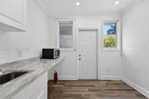 901 Pennsylvania Ave, Miami Beach, FL 33139 - Photo 17