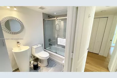 1200 Brickell Bay Dr #1702, Miami, FL 33131 - Photo 13