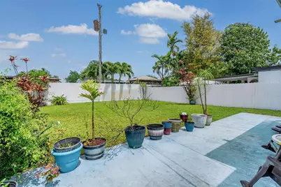 847 W 34th St, Hialeah, FL 33012 - Photo 23