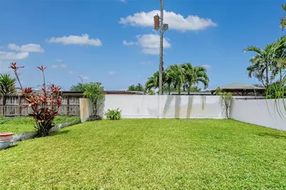 847 W 34th St, Hialeah, FL 33012 - Photo 19