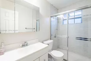 847 W 34th St, Hialeah, FL 33012 - Photo 15