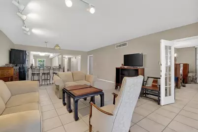823 Cypress Blvd #104, Pompano Beach, FL 33069 - Photo 11