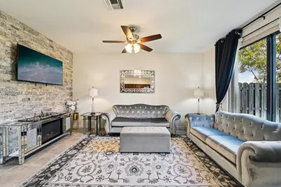 18431 NW 89th Ct, Hialeah, FL 33018 - Photo 13