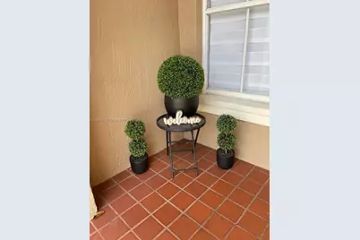 7690 S Southwood Cir, Davie, FL 33328 - Photo 5