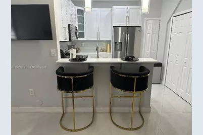 7690 S Southwood Cir, Davie, FL 33328 - Photo 5