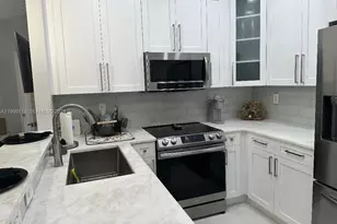 7690 S Southwood Cir, Davie, FL 33328 - Photo 7