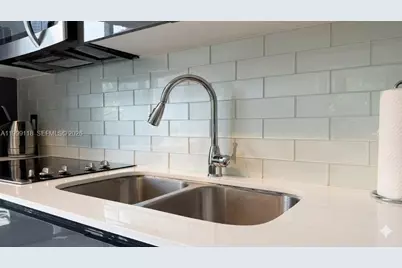 31 SE 6th St #301, Miami, FL 33131 - Photo 17