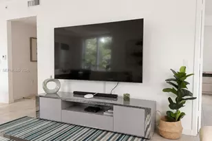 31 SE 6th St, Miami, FL 33131 - Photo 21