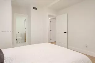2736 NW 21st Ave, Oakland Park, FL 33311 - Photo 9