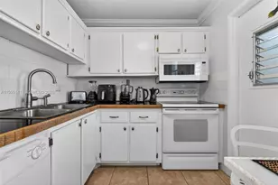 300 NE 14th Ave, Hallandale Beach, FL 33009 - Photo 21