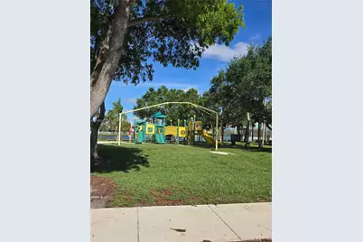 18341 NW 10th St, Pembroke Pines, FL 33029 - Photo 5