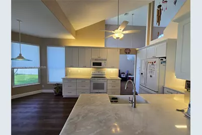 18341 NW 10th St, Pembroke Pines, FL 33029 - Photo 11