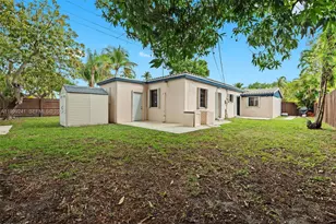 1395 NE 177th St, North Miami Beach, FL 33162 - Photo 23