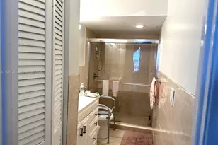 [Address not provided], Hallandale Beach, FL 33009 - Photo 5