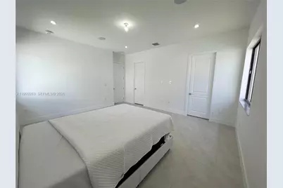 8037 NW 46th Ter, Doral, FL 33166 - Photo 9