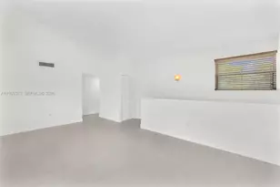 685 W Park Dr, Miami, FL 33172 - Photo 7