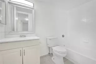 685 W Park Dr, Miami, FL 33172 - Photo 29