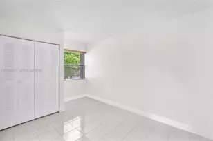 685 W Park Dr, Miami, FL 33172 - Photo 17