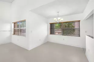 685 W Park Dr, Miami, FL 33172 - Photo 13