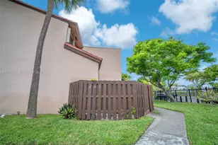 685 W Park Dr, Miami, FL 33172 - Photo 3