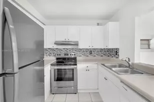 685 W Park Dr, Miami, FL 33172 - Photo 11