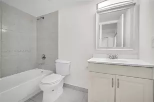 685 W Park Dr, Miami, FL 33172 - Photo 25