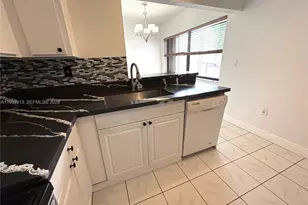 685 W Park Dr, Miami, FL 33172 - Photo 33
