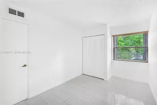 685 W Park Dr, Miami, FL 33172 - Photo 21