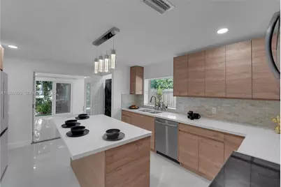 1137 SW 8th Ave, Fort Lauderdale, FL 33315 - Photo 3