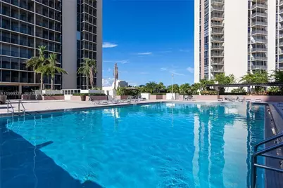 20335 W Country Club Dr #206, Aventura, FL 33180 - Photo 5