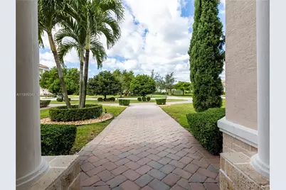 4950 E Sterling Ranch Cir, Davie, FL 33314 - Photo 7