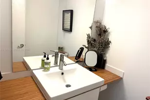 1020 Meridian Ave, Miami Beach, FL 33139 - Photo 11