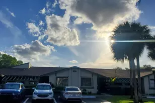 454 Lakeview Dr, Weston, FL 33326 - Photo 1