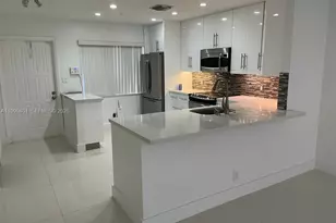 454 Lakeview Dr, Weston, FL 33326 - Photo 5