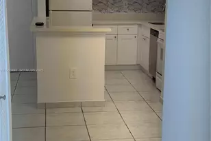 823 NE 199th St, Miami, FL 33179 - Photo 19