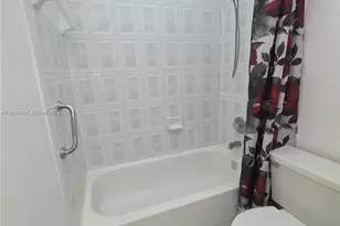 823 NE 199th St, Miami, FL 33179 - Photo 17