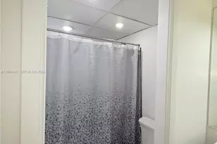 823 NE 199th St, Miami, FL 33179 - Photo 31
