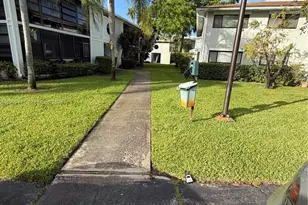 823 NE 199th St, Miami, FL 33179 - Photo 3