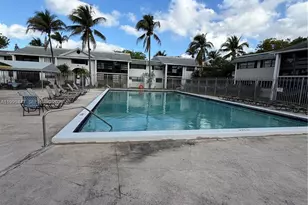 823 NE 199th St, Miami, FL 33179 - Photo 43
