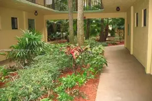 8075 SW 107th Ave, Miami, FL 33173 - Photo 17