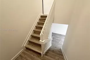 949 NE 211th St, Miami, FL 33179 - Photo 11