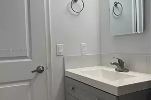 301 SW 135th Ave, Pembroke Pines, FL 33027 - Photo 9