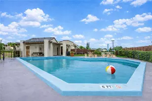 9711 NW 4th Ln, Miami, FL 33172 - Photo 17