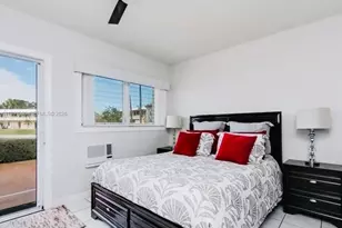 1012 SW 11th St, Hallandale Beach, FL 33009 - Photo 5