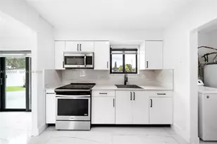 2401 SW 45th Ave, Fort Lauderdale, FL 33317 - Photo 9