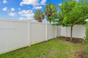 110 SW 171st Wy, Pembroke Pines, FL 33027 - Photo 17